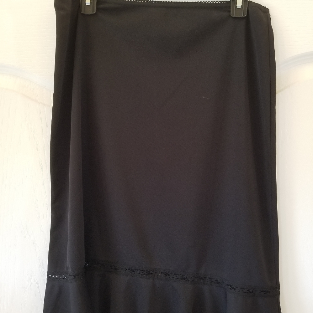 Ruffled black mini skirt with lace detail